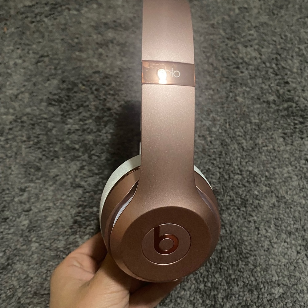 Beats Solo Wireless Rose Gold
